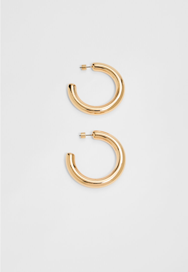 

Stradivarius Große Ohrstecker in Reifenform Goldfarben OS
