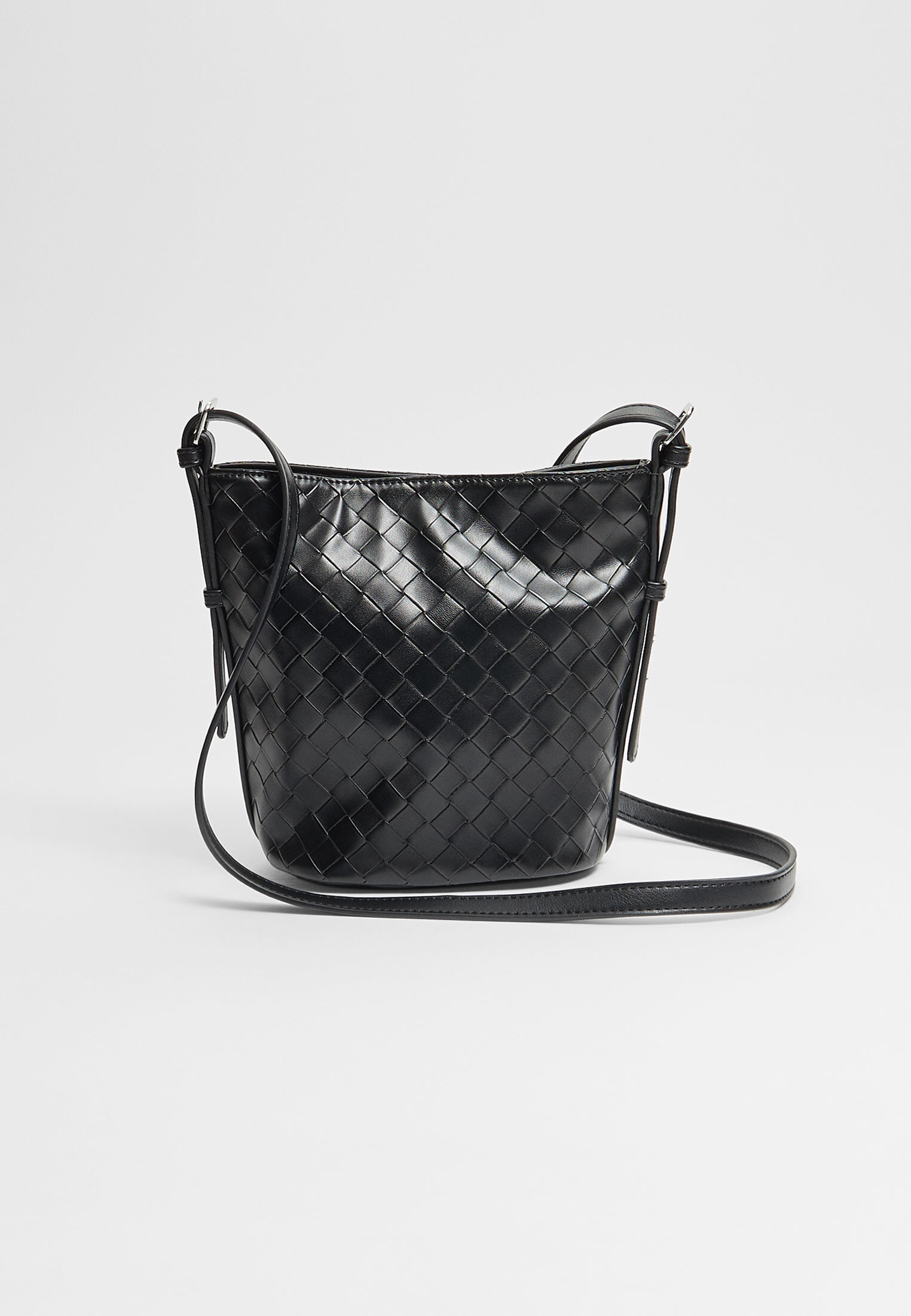 Bolso 2025 stradivarius negro