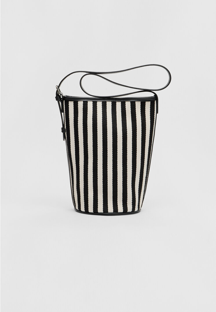 

Stradivarius Torebka bucket w paski Czarny OS
