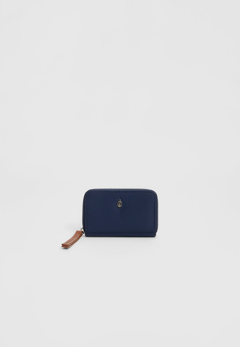 Small card holder with zip
