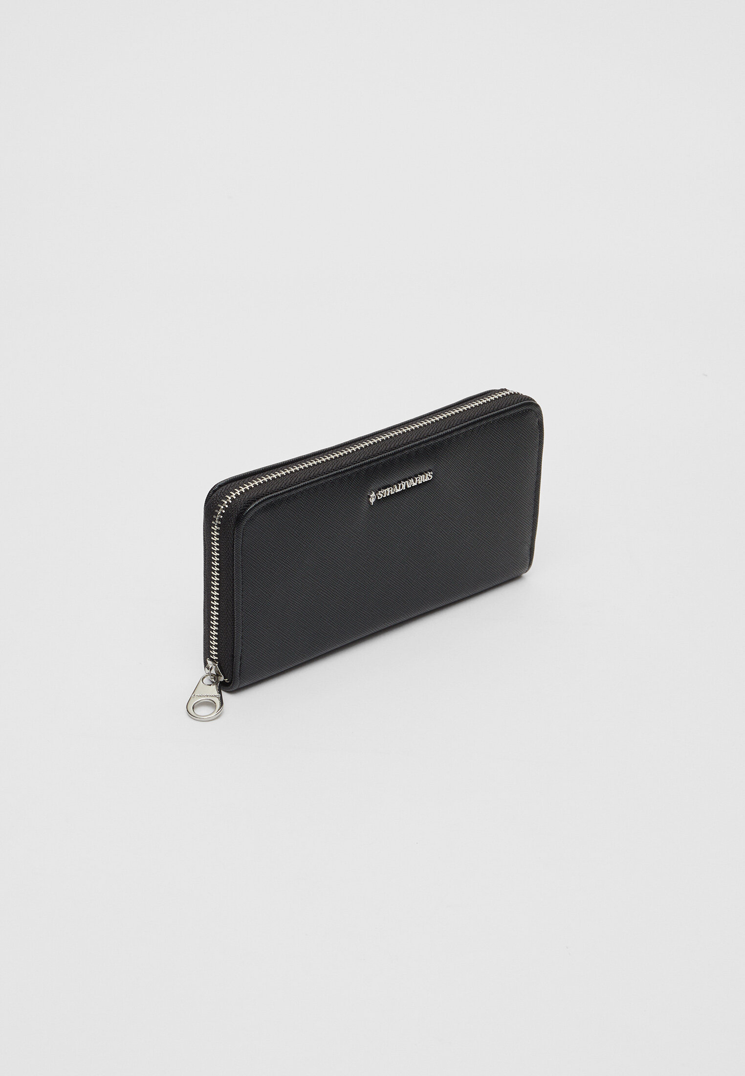 Basic wallet with zip Women s fashion Stradivarius Worldwide