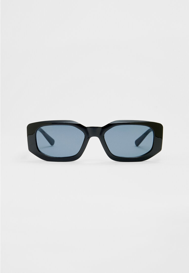 

Stradivarius Rechteckige Sonnenbrille mit Kunststoffgestell Schwarz OS