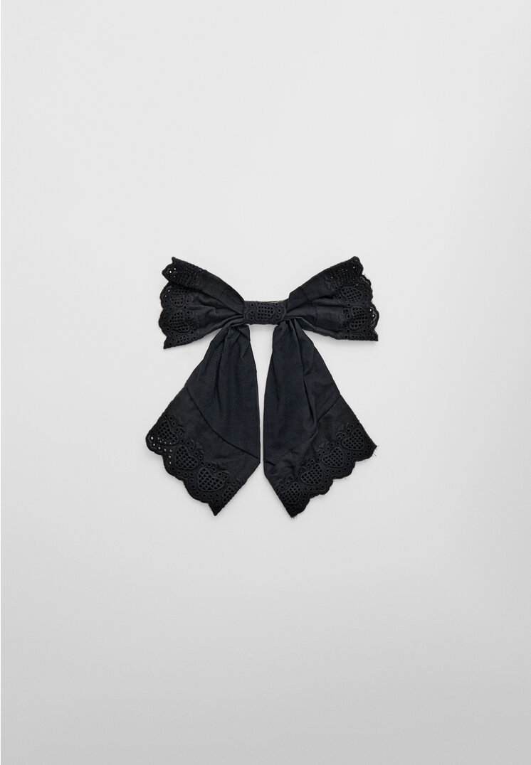 

Stradivarius Bestickte Schleife Schwarz OS