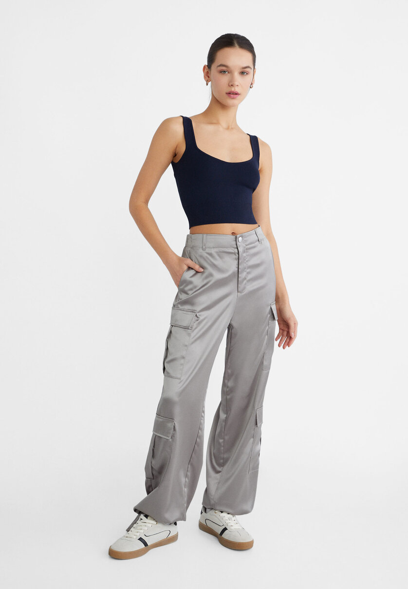 Pantalón cargo satén bolsillos