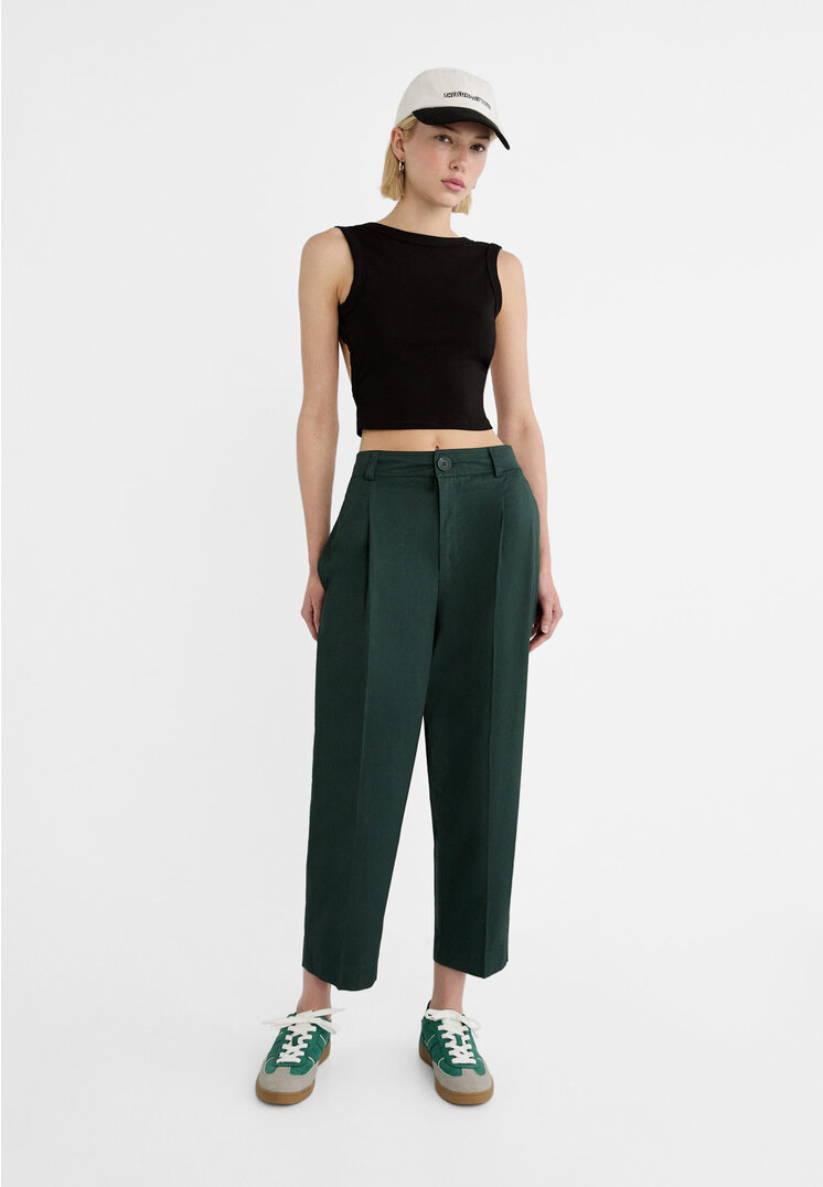 

Stradivarius Karottenhose mit Bundfalten Khaki 42