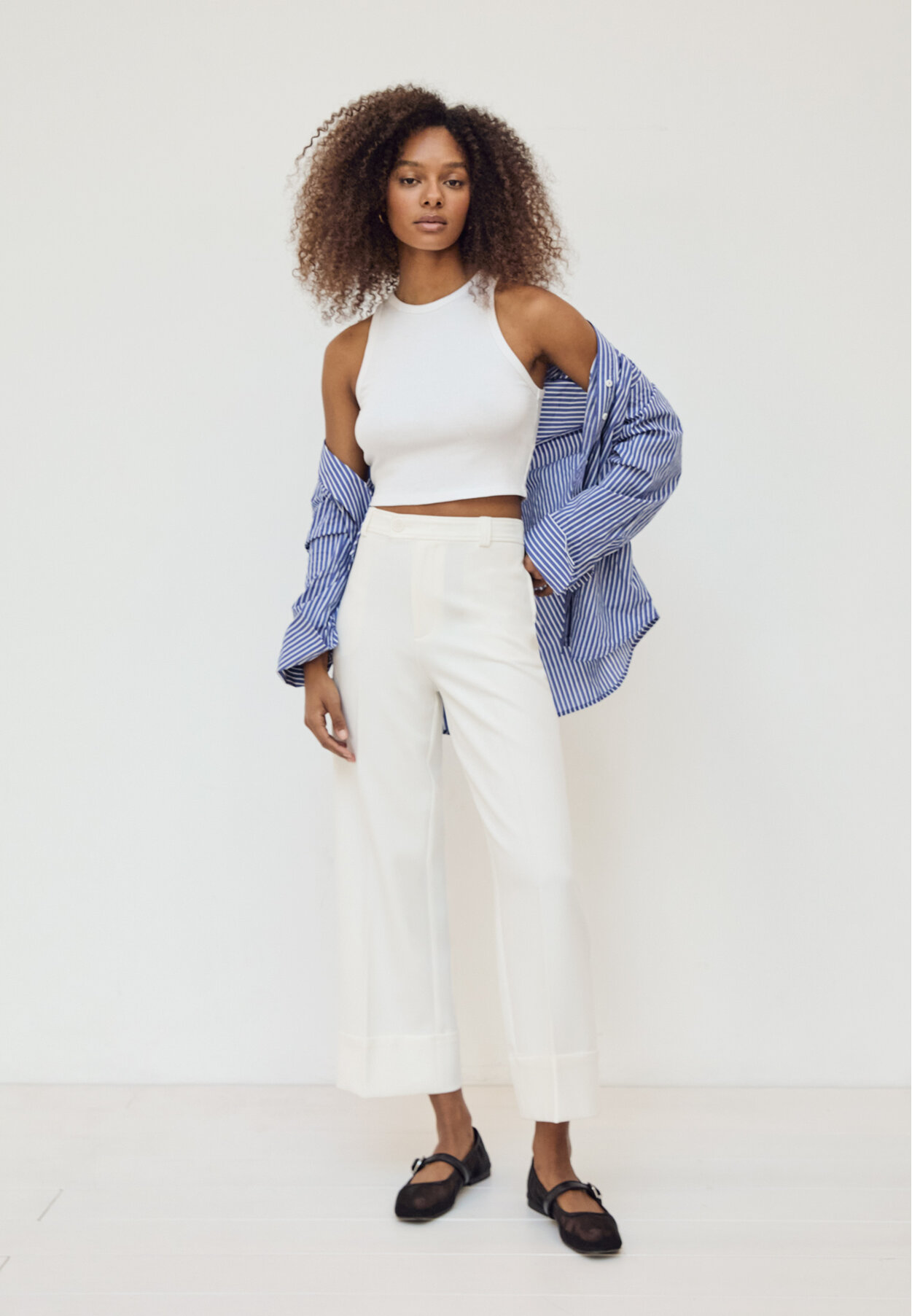 Pantaloni zampa stradivarius online