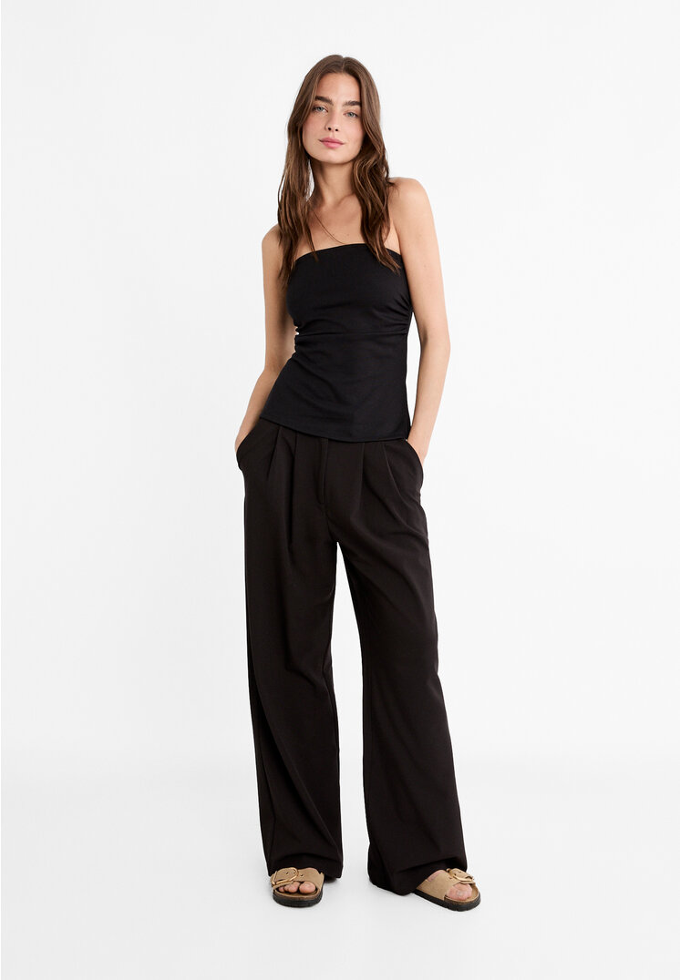 

Stradivarius Fließende Petite-Hose mit Zierfalten Schwarz 34