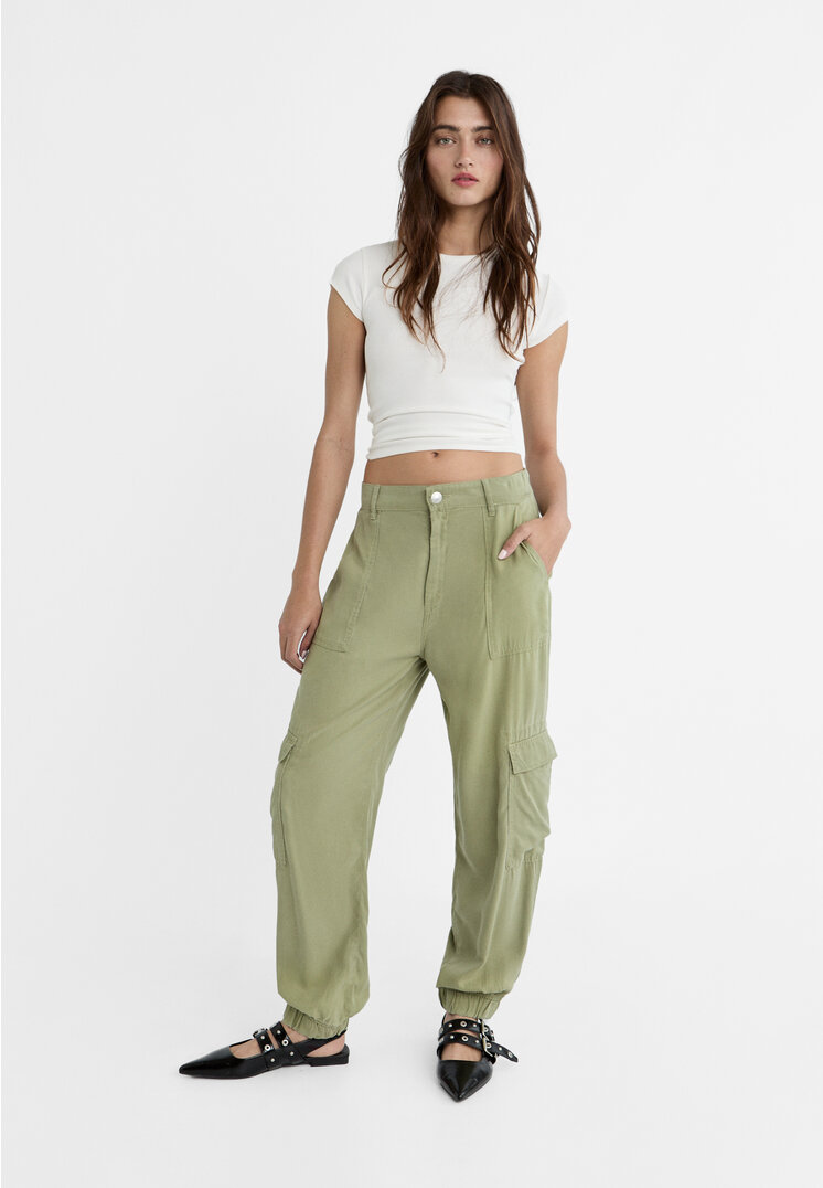 

Stradivarius Fließende Cargohose Khaki XXS