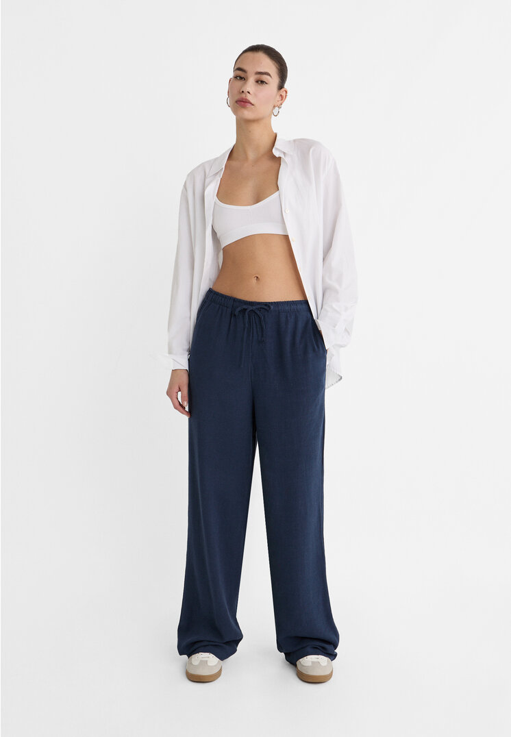 

Stradivarius Lange, fließende Hose Stil mit Leinenanteil Marineblau L