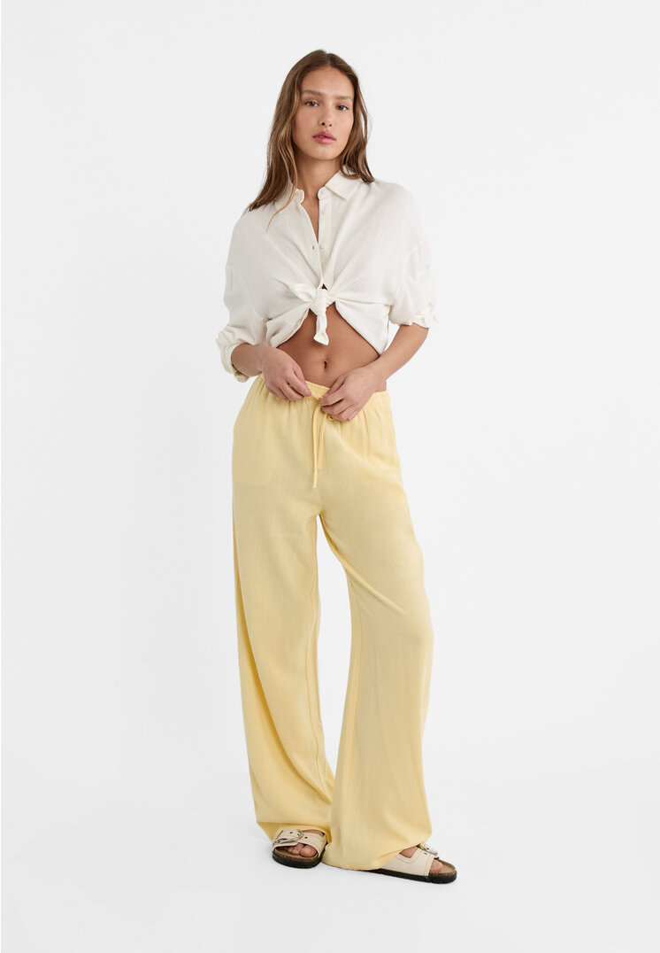 

Stradivarius Lange, fließende Hose Stil mit Leinenanteil Goldfarben S