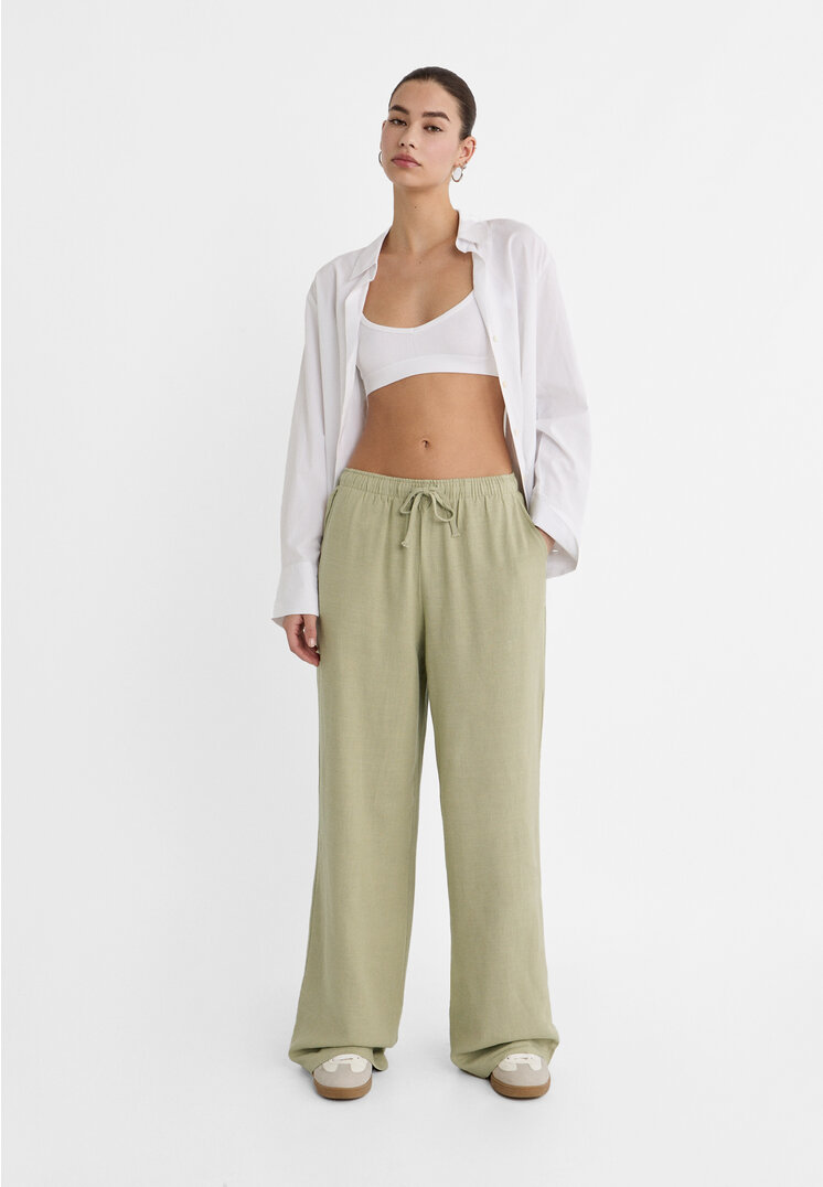 

Stradivarius Lange, fließende Hose Stil mit Leinenanteil Khaki M