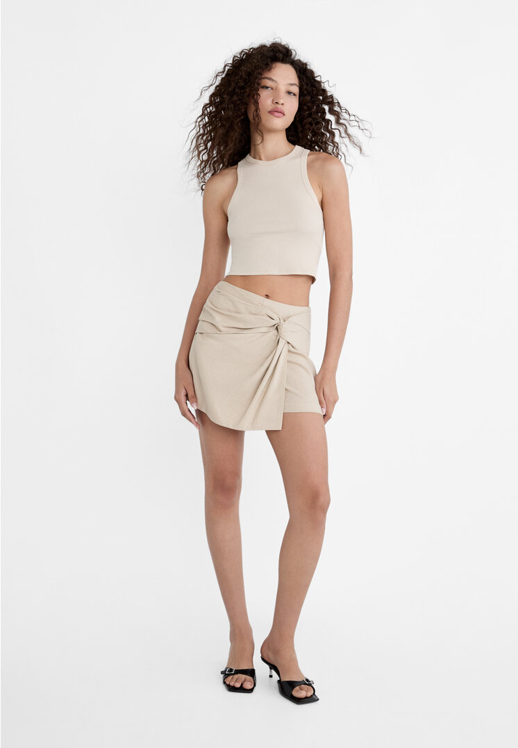 

Stradivarius Hosenrock mit seitlichem Knoten und Leinenanteil Beige 42