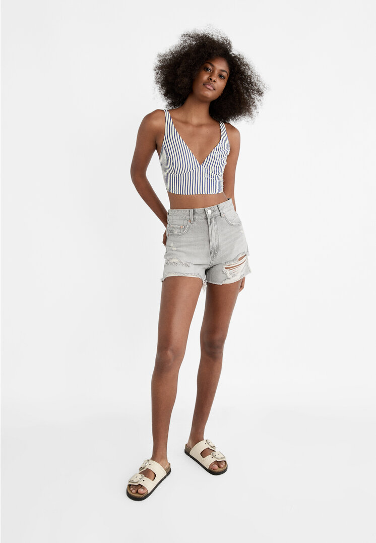 Stradivarius D75 Ripped denim shorts  Black denim 4