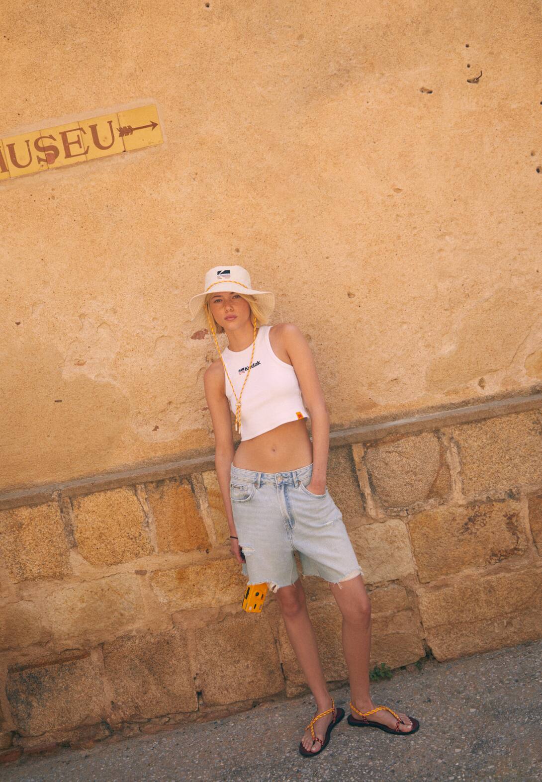 D93 Short denim longline