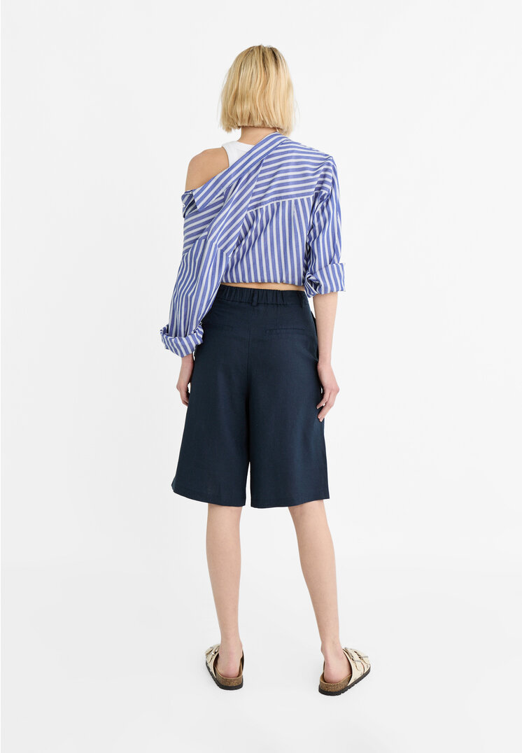 Stradivarius Linen blend Bermuda shorts with pleats  Navy blue 12