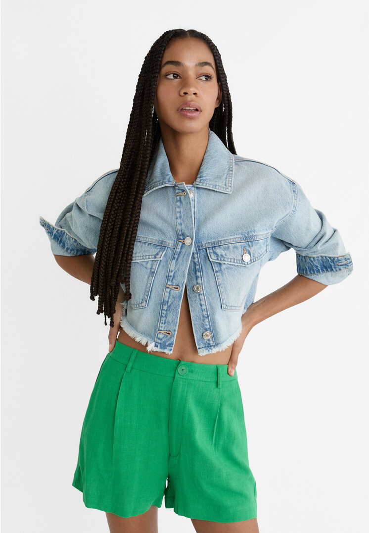 

Stradivarius Fließende Shorts mit Zierfalten und Leinen Grün 42