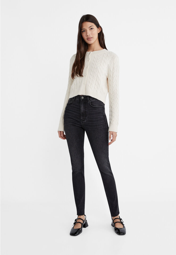 

Stradivarius 1430 Jeansy typu push-up Czarny denim 42