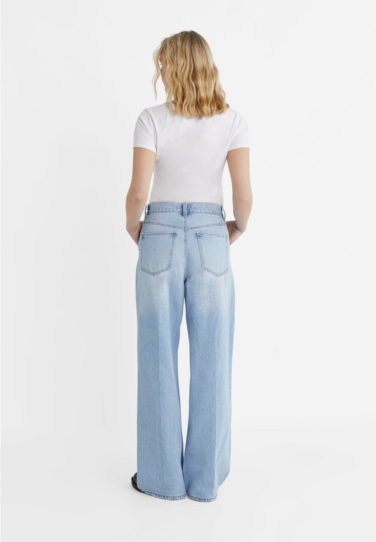 Woman's Light Wash High-rise wide-leg jeans with darts