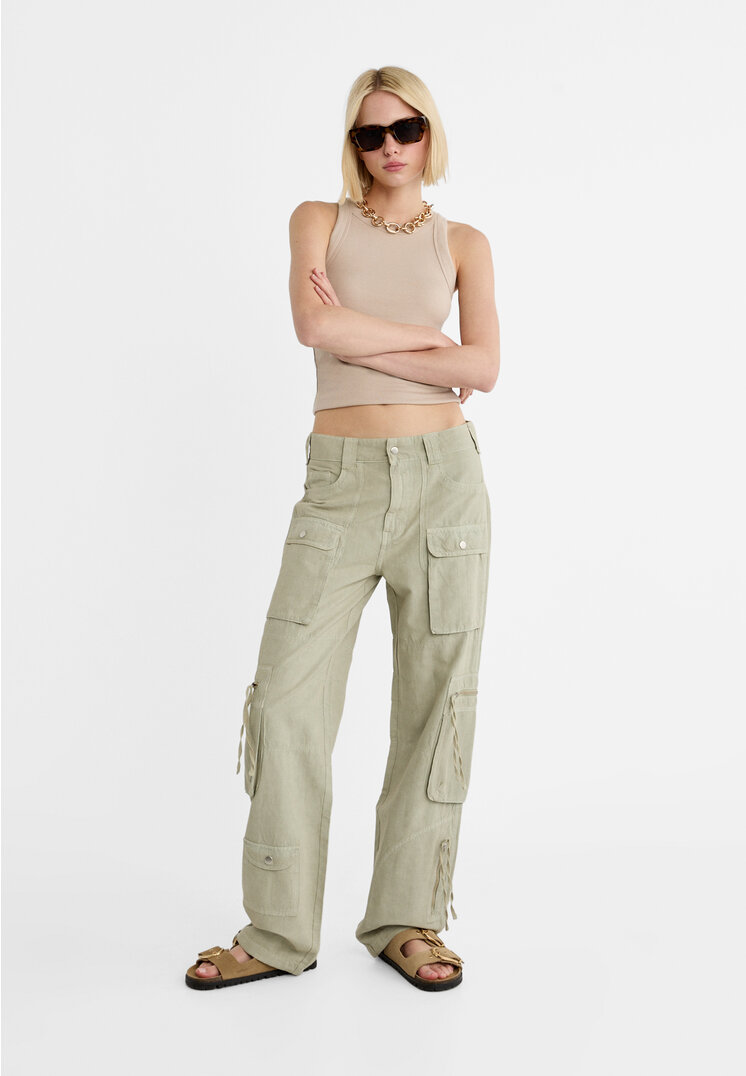 

Stradivarius Hose mit mehreren Taschen und Leinen Khaki 38