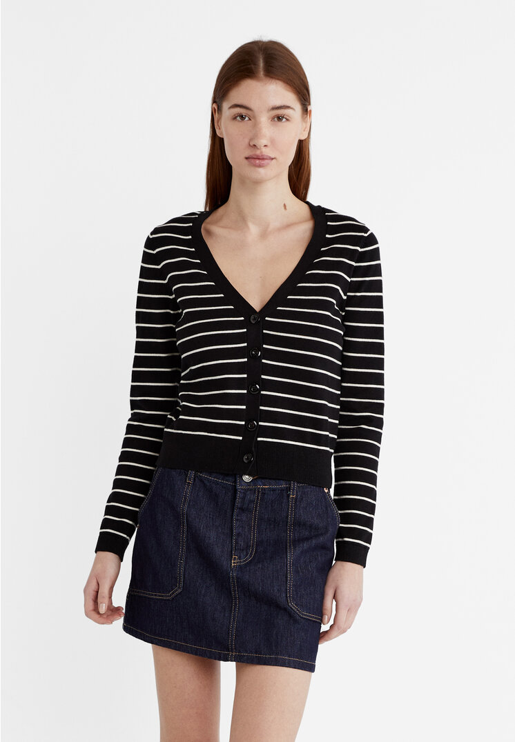 Stradivarius Cardigan mit Knöpfen Schwarz XS