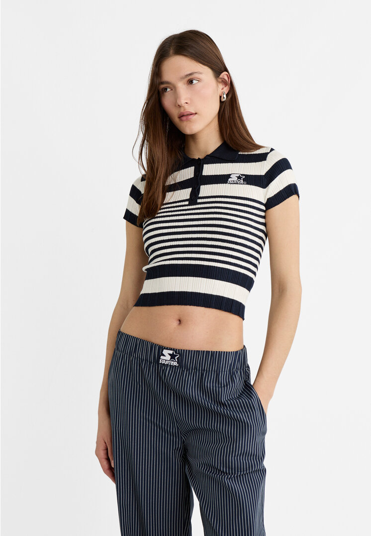 

Stradivarius Gestreifter Strickpullover im Polo-Stil Vanille XS
