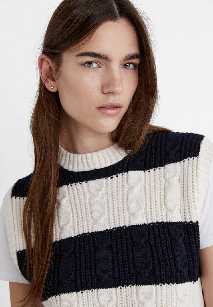 

Stradivarius Strickweste mit Zopfmuster und Streifen Vanille XL