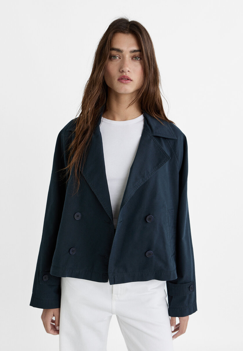 Short buttoned trench coat