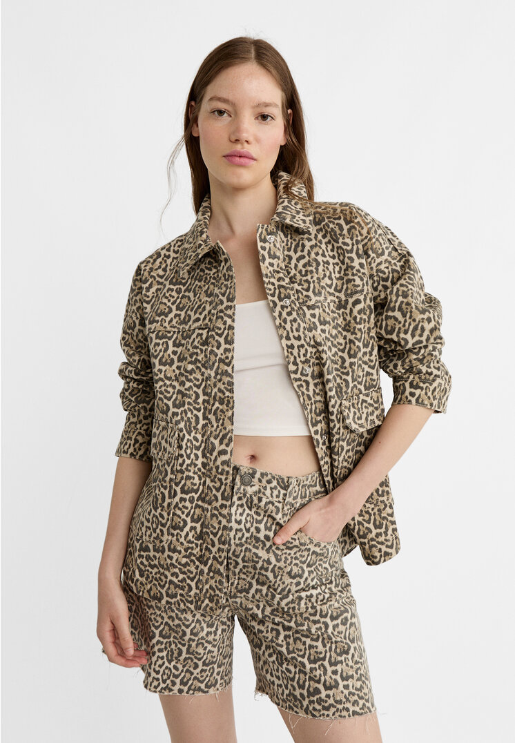 Stradivarius Leopard print twill overshirt with pockets  Beige XL