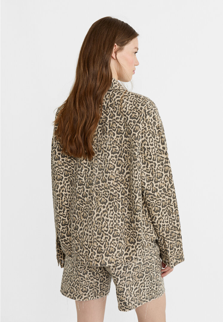 Stradivarius Leopard print twill overshirt with pockets  Beige XL