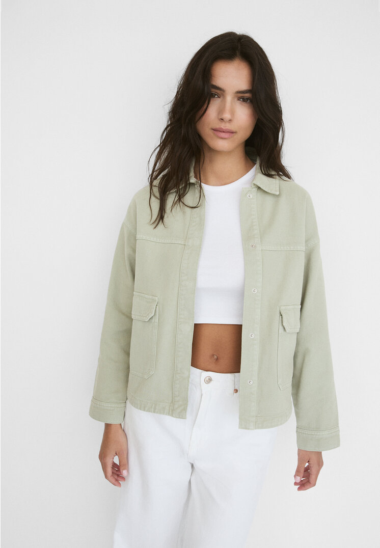 Stradivarius Hemdjacke aus Twill mit Taschen Khaki L