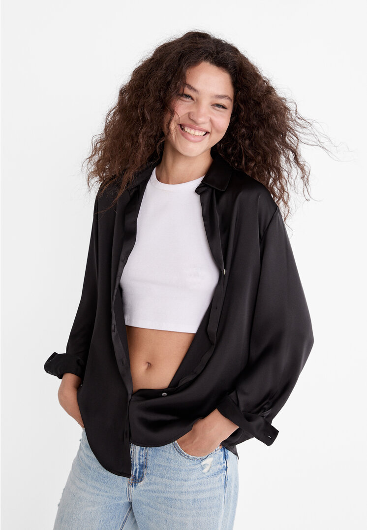 

Stradivarius Satinbluse mit Reverskragen Schwarz M