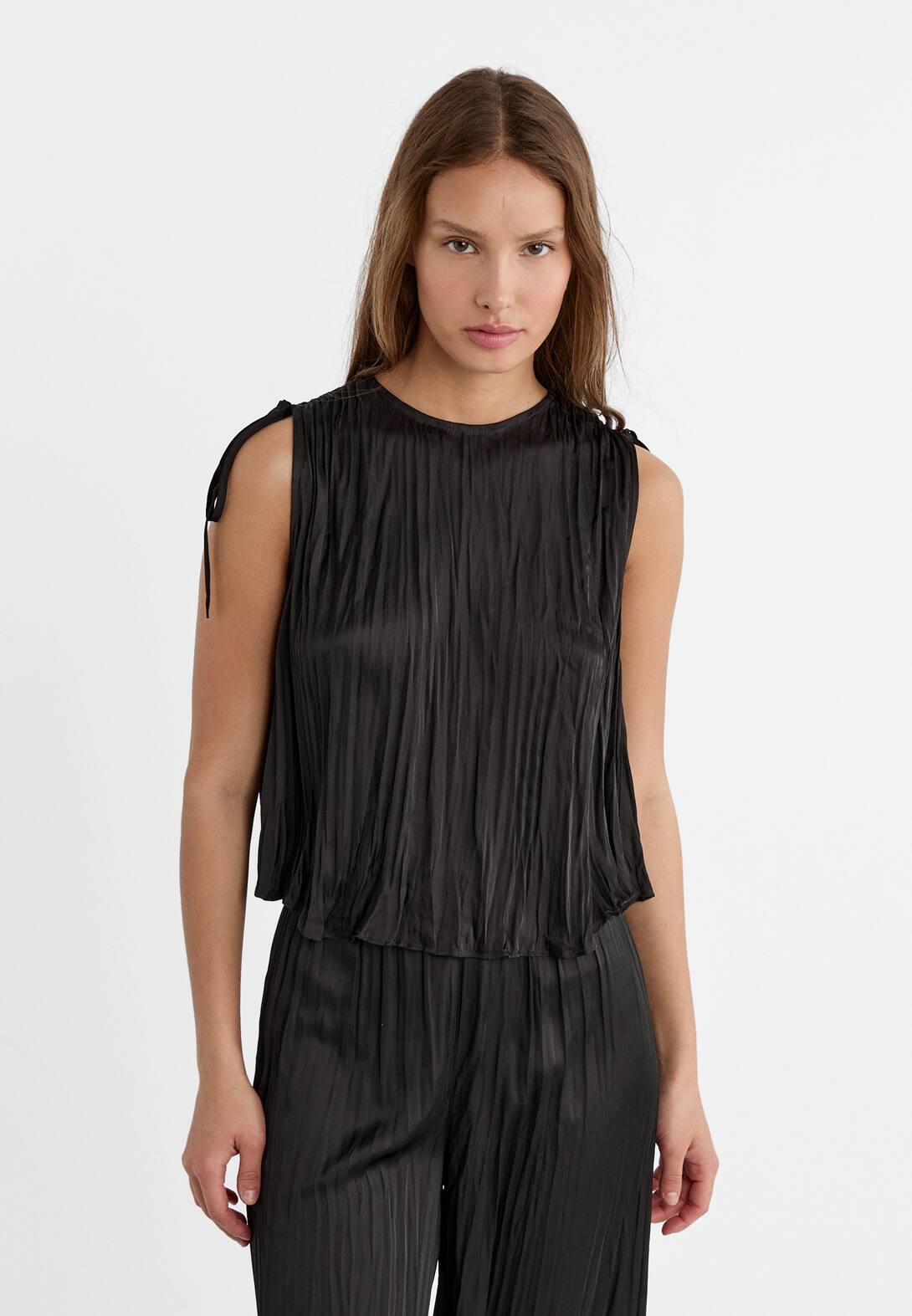 Flowing blouse with ties