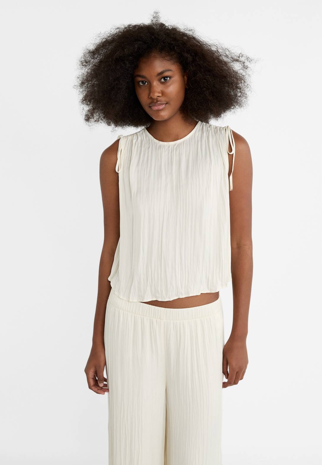 Flowing blouse with ties