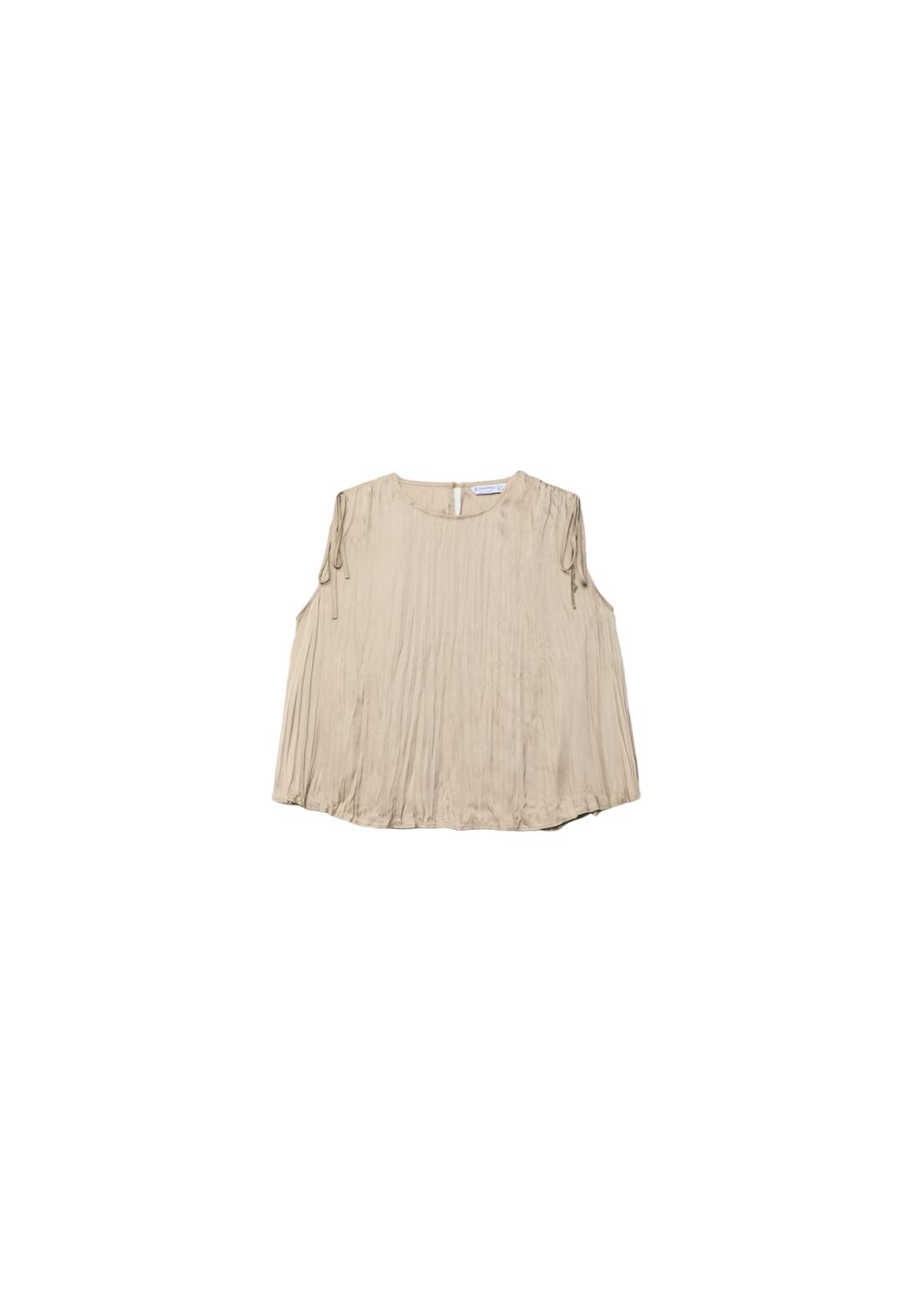 Flowing blouse with ties