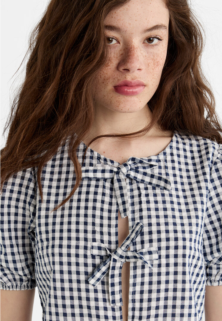 Gingham blouse with knot detail
