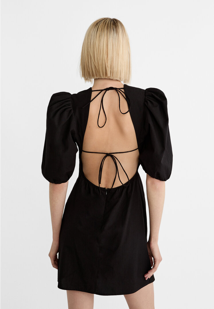 Stradivarius Vestito corto maniche a sbuffo  Nero S