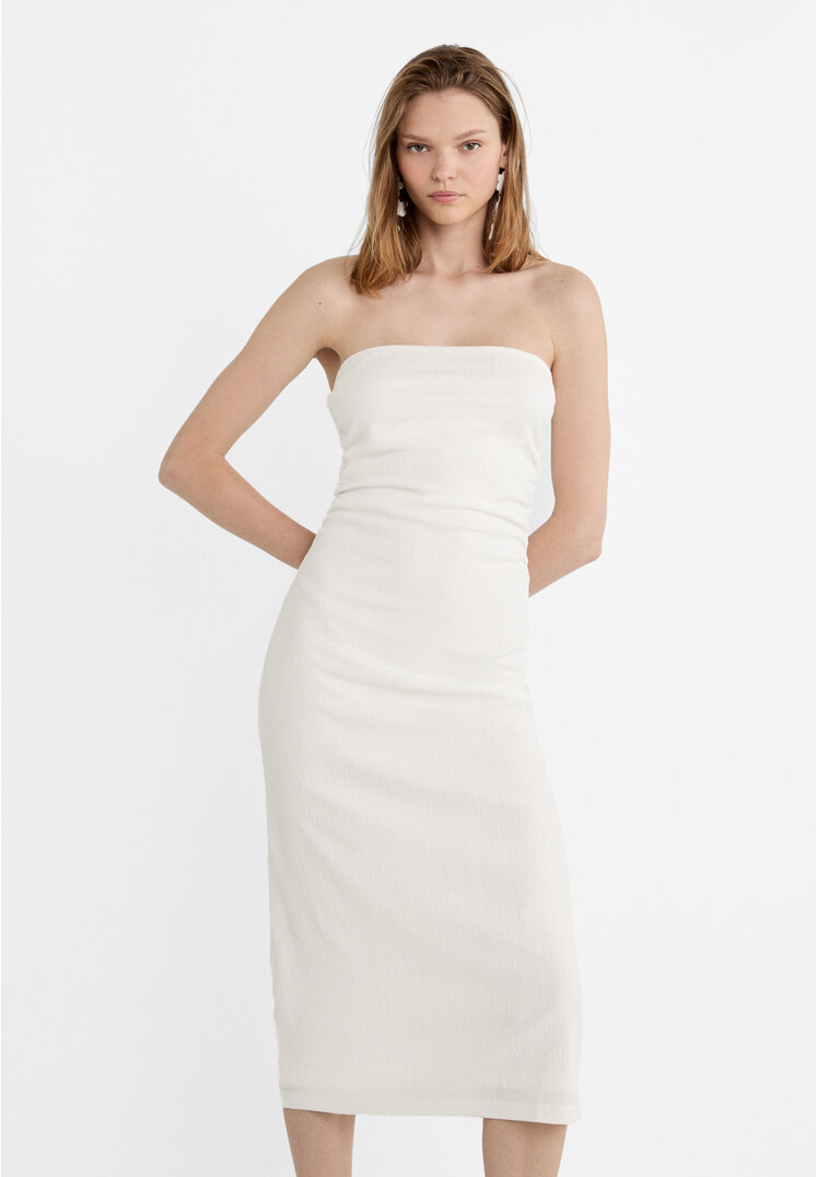 

Stradivarius Schulterfreies Midikleid mit Textur Weiß L