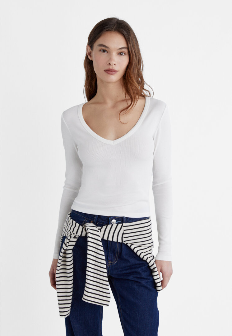 

Stradivarius Shirt mit V-Ausschnitt und Rippmuster Ecru XL