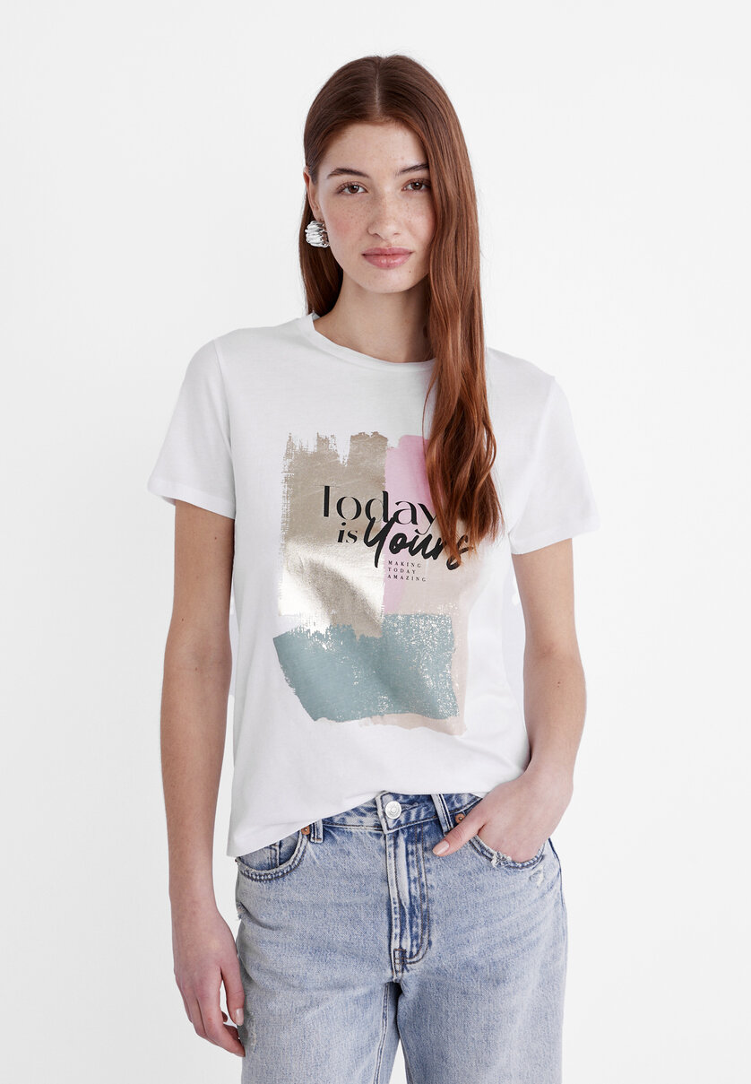 T-shirt med print og rhinsten