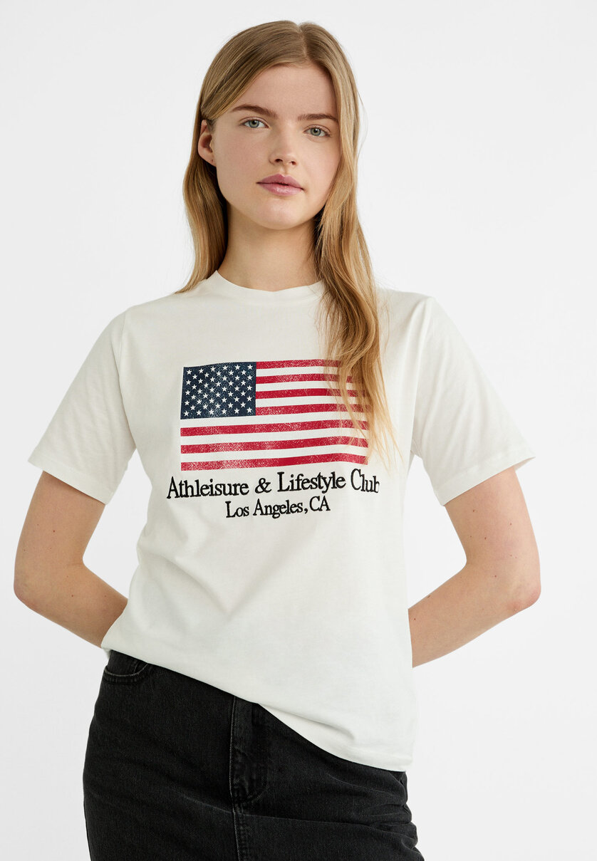 Bayrak baskılı t-shirt