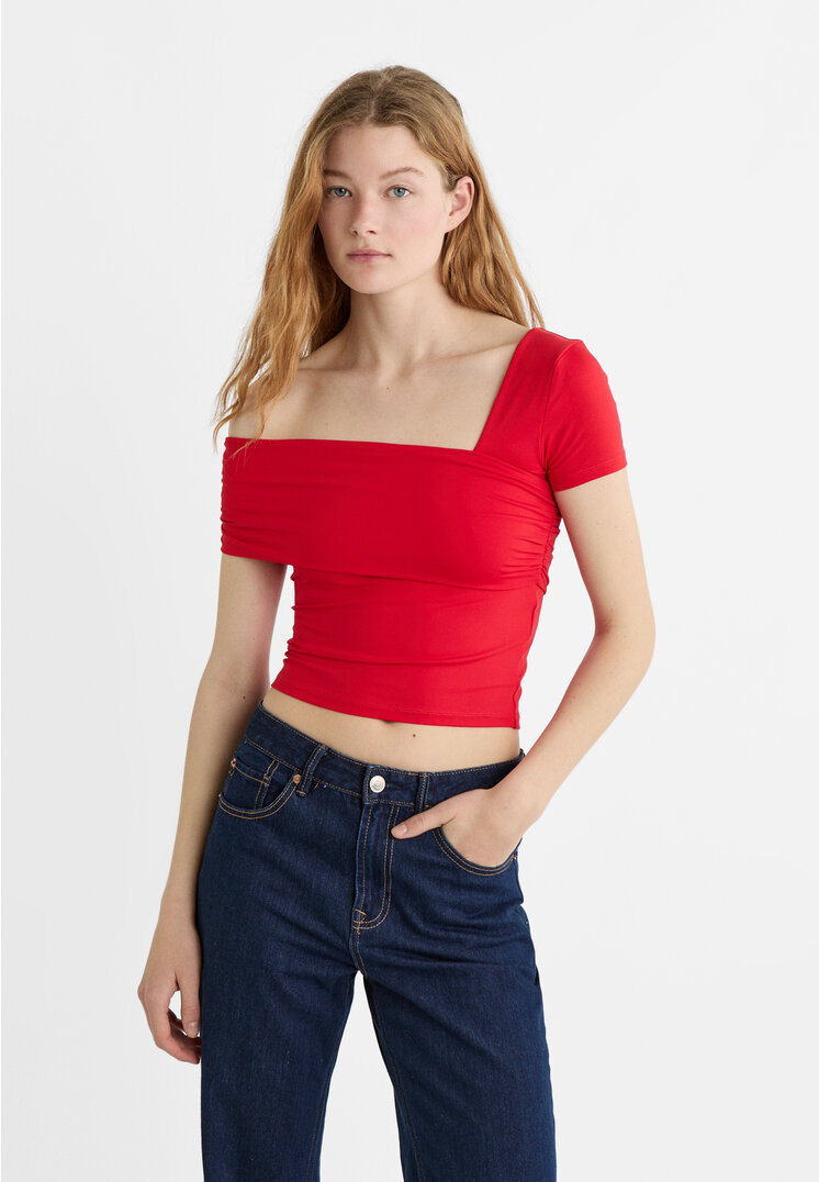 

Stradivarius Shirt mit asymmetrischem Ausschnitt Rot S