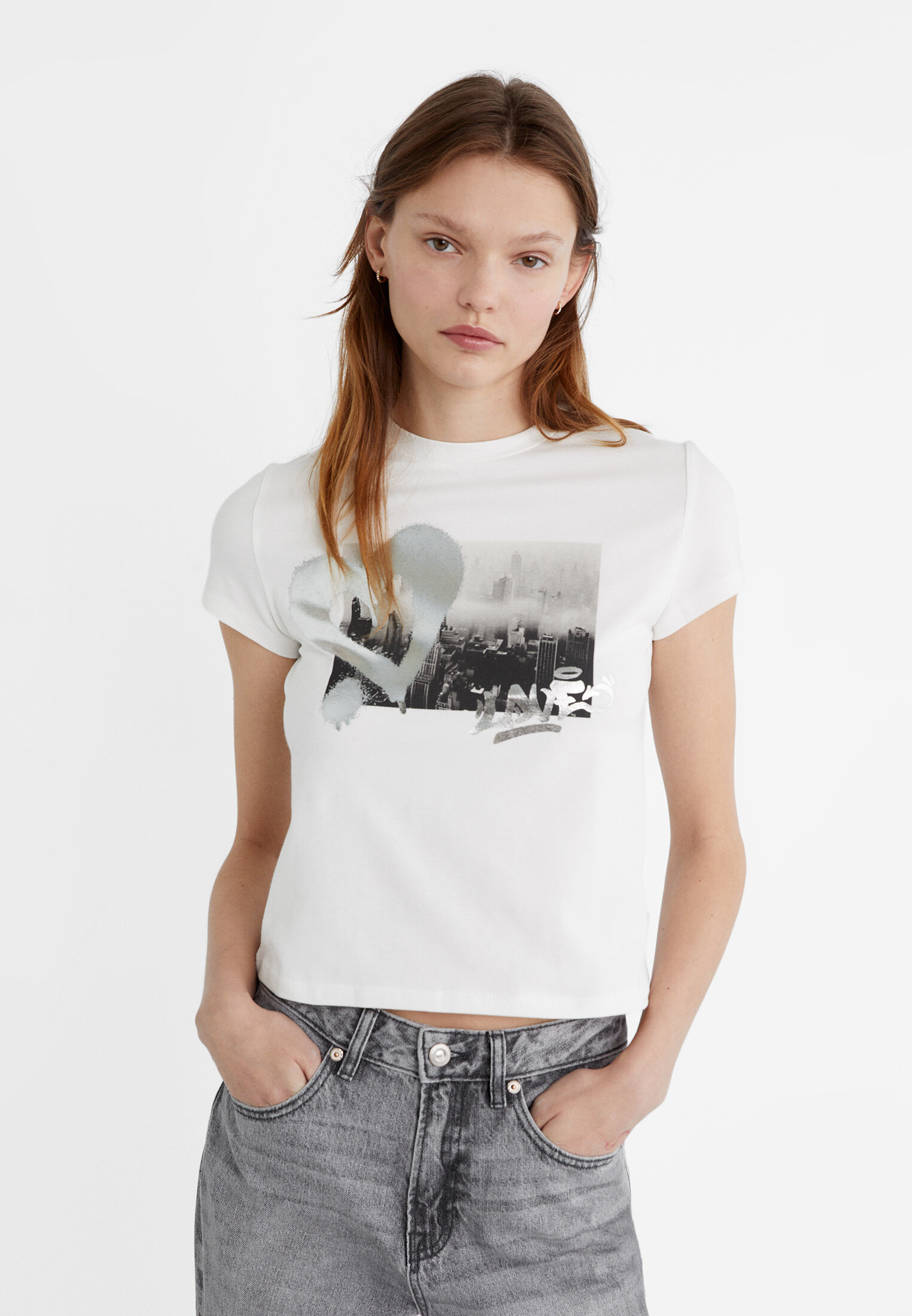 Queen T shirt with shiny detail Women s fashion Stradivarius