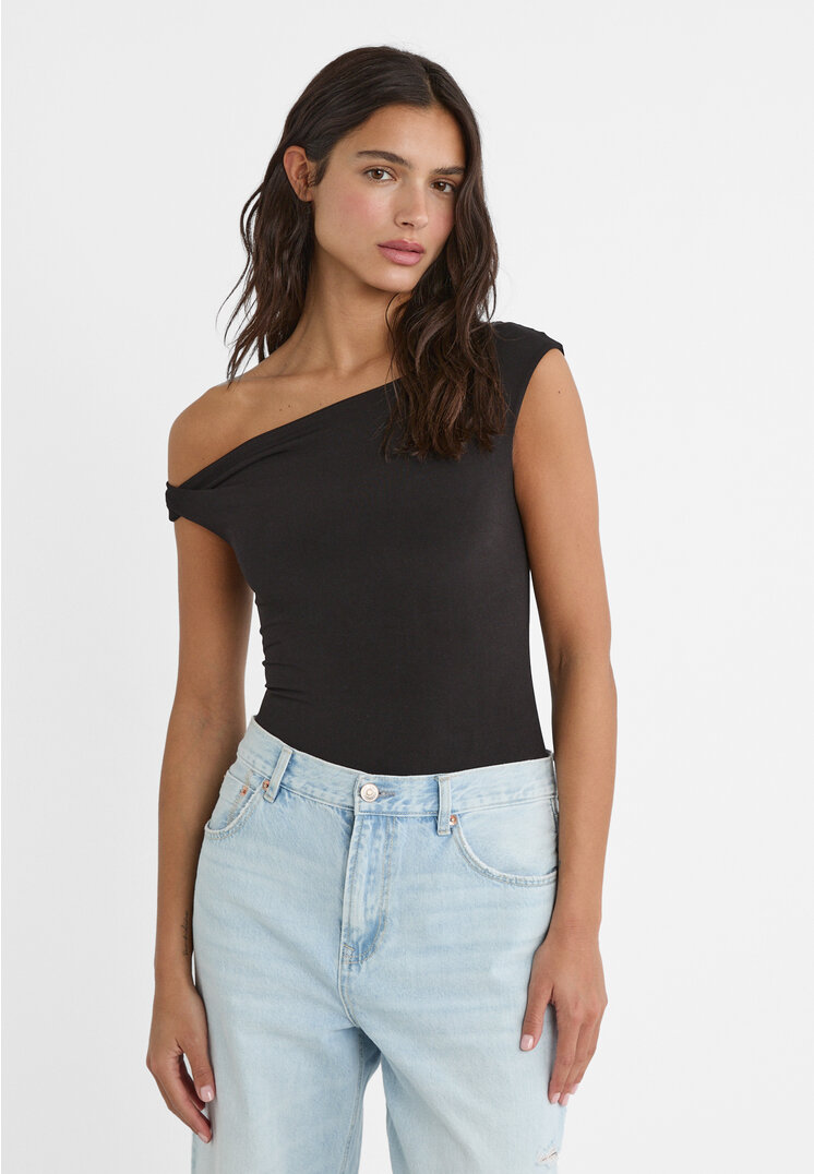 

Stradivarius Body z asymetrycznym dekoltem Czarny M