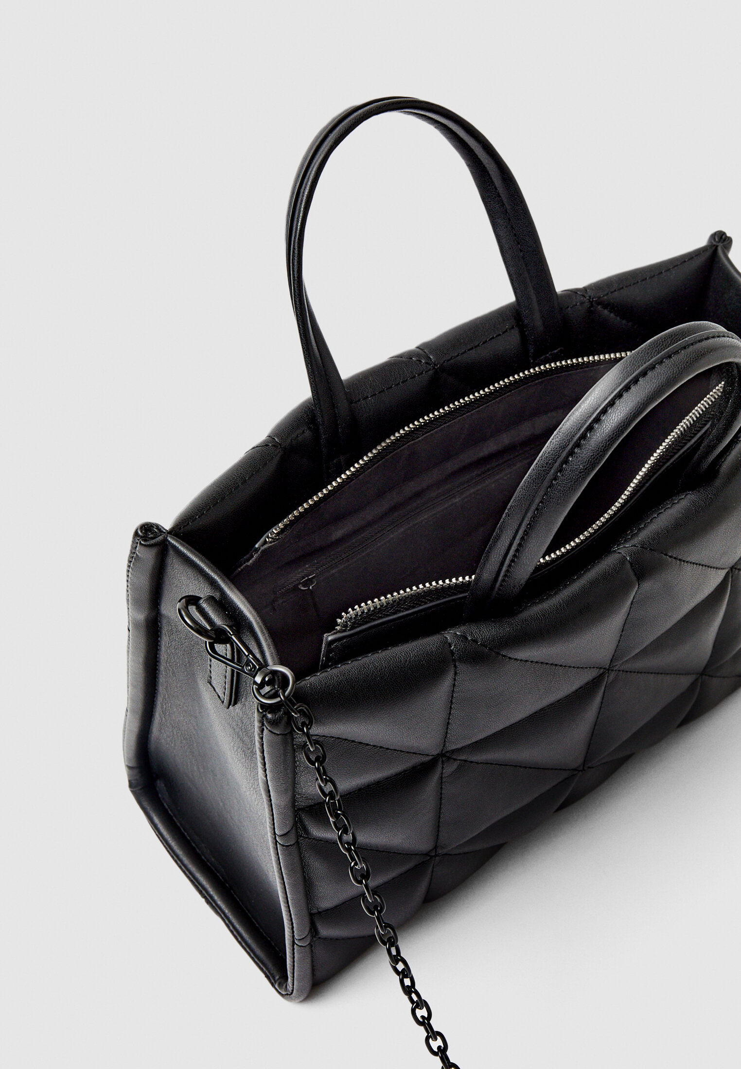 Bolso acolchado negro stradivarius new arrivals