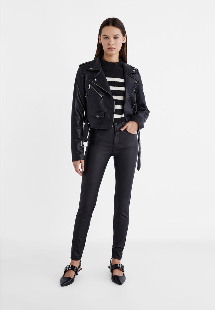 

Stradivarius Beschichtete Hose mit tiefem Bund Schwarz 38