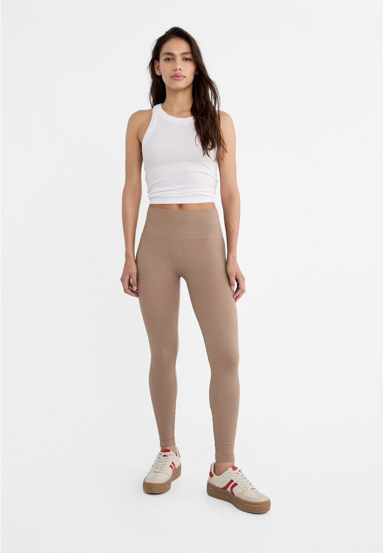 

Stradivarius Nahtlose Leggins Braun L