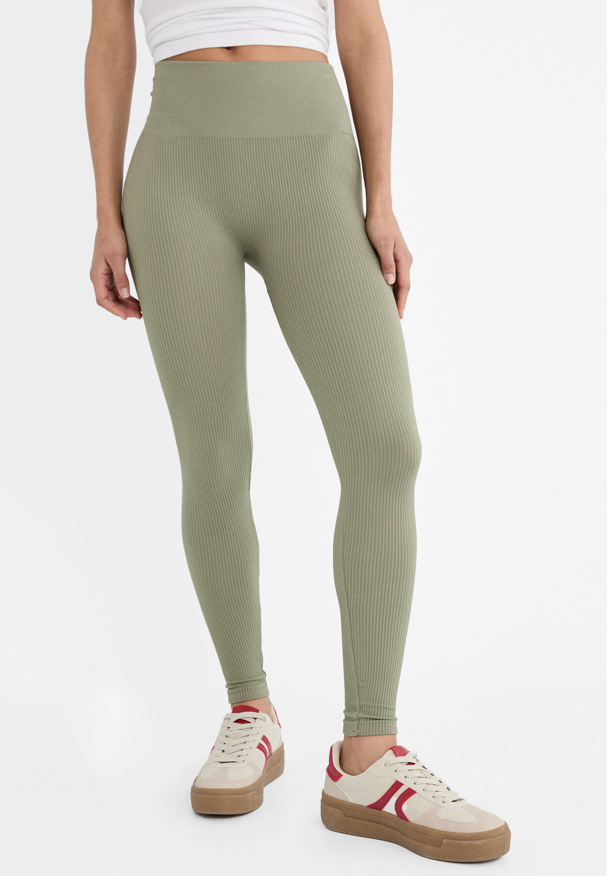 Leggins efecto piel online stradivarius