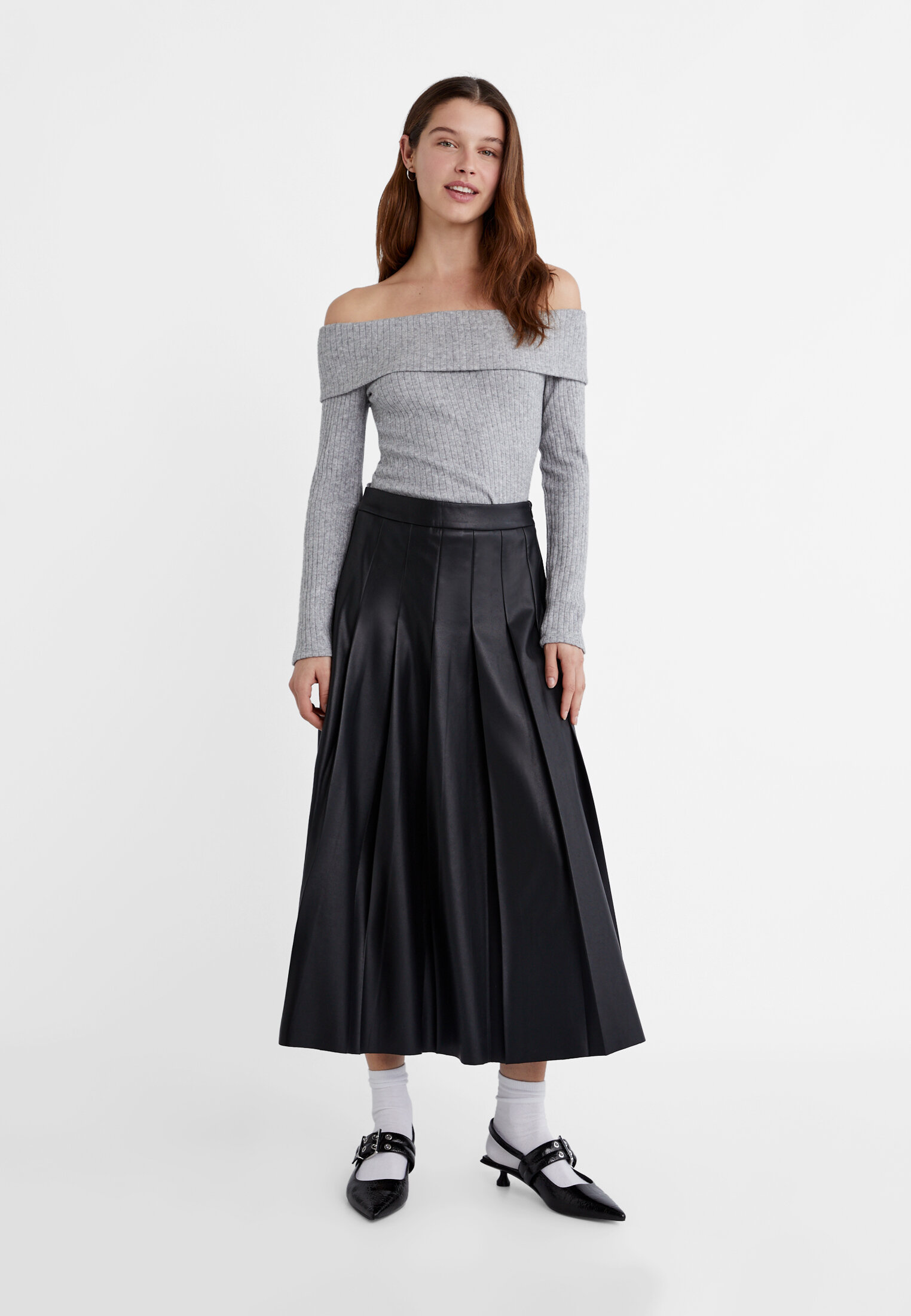 Leather pleated skirt clearance stradivarius