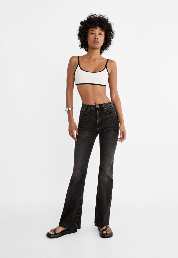 

Stradivarius Rozszerzane jeansy z rozcięciami Czarny denim 36