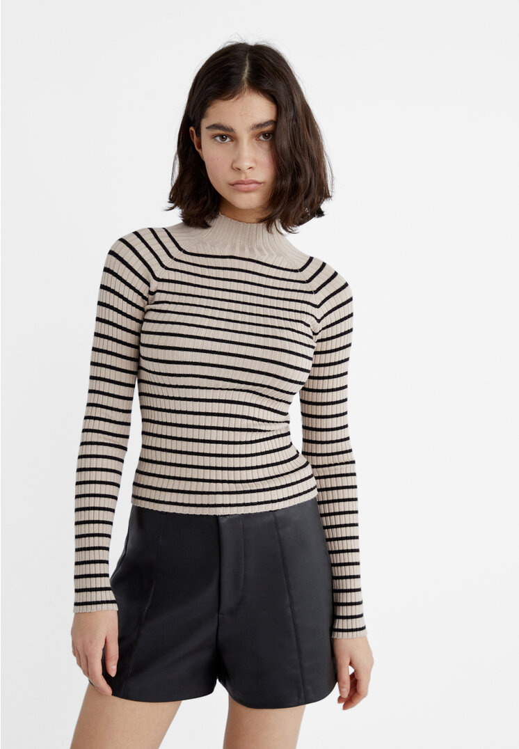 

Stradivarius Sweter z półgolfem z prążkowanej dzianiny w paski Jasny wielbłądzi XL